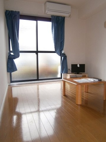 レオパレスサンライズⅡの居間・リビング