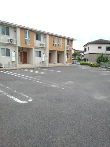ファミール旭ヶ丘Ｃの駐車場