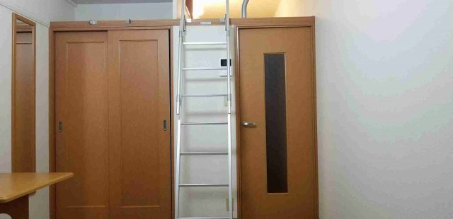 レオパレスガーデンの居間・リビング|室内天井が高いので、お部屋を広くお使い頂けます！