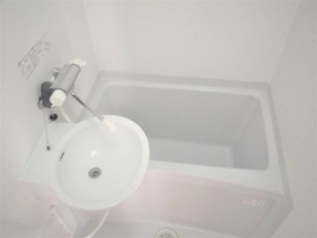 レオパレスガーデンの浴室|トイレと別なので、ゆったりお風呂に入れます！