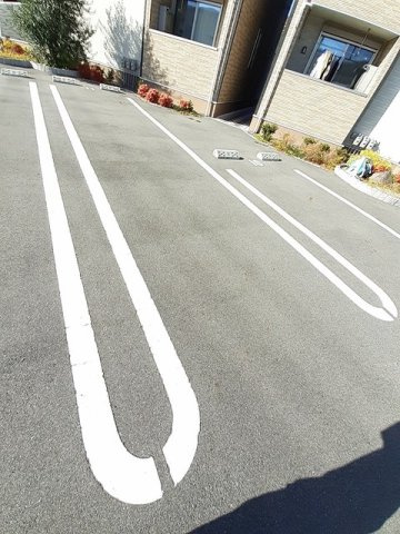 プレステージ花ずいＨの駐車場