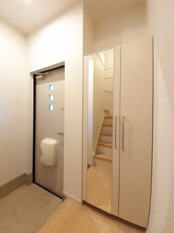 プレステージ花ずいＨの玄関