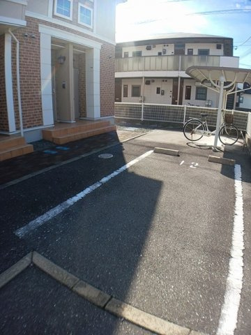 ブリーゼ新田Ｂの駐車場