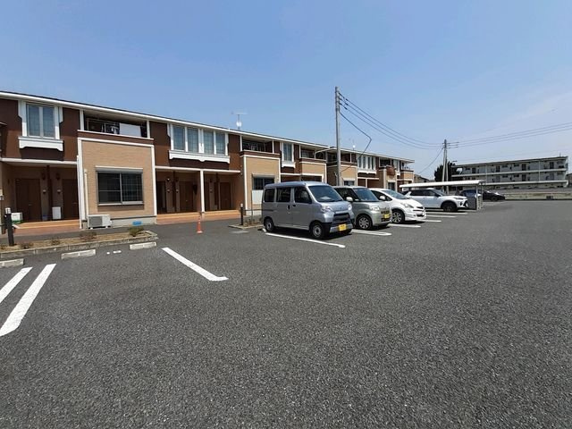 シュトラーゼＢの駐車場