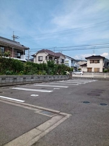 サントル吉藤Ｃの駐車場