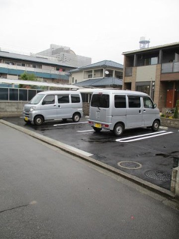イリーデ　フローラの駐車場