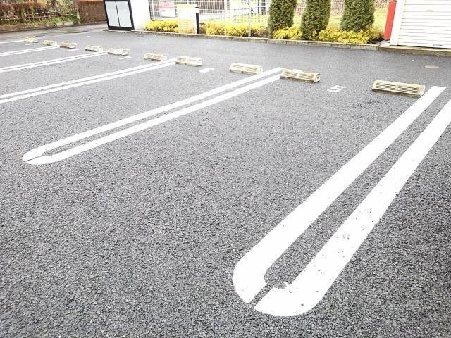 シャンドフルールⅢの駐車場