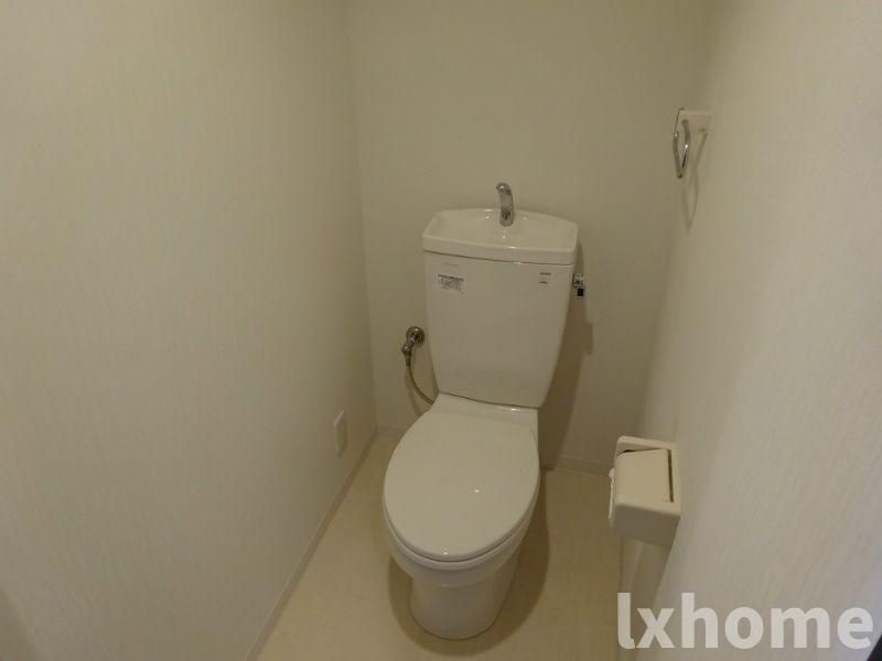 ノーヴァ千里丘のトイレ|ゆったりとした空間のトイレです
