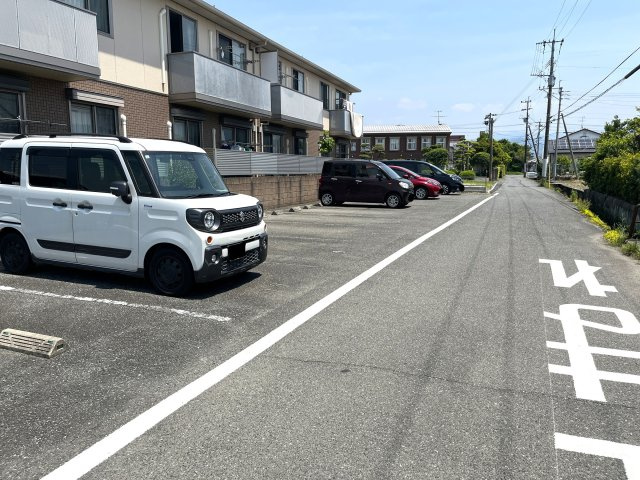シャーメゾンの駐車場