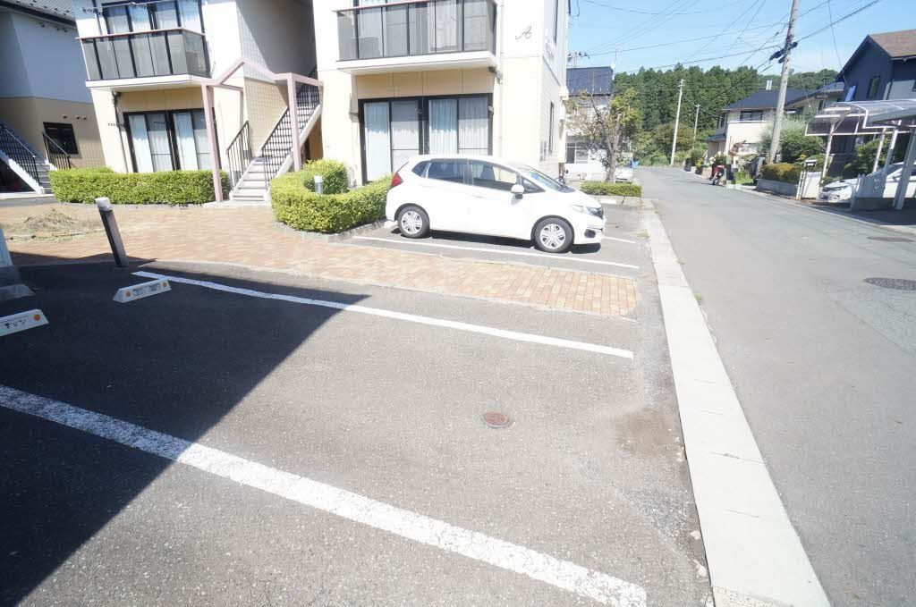グレースフル赤坂 Ｄの駐車場