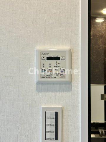 ガクエンヒルズ北千住の冷暖房・空調設備|【浴室乾燥機】暖房・冷風・換気・乾燥が可能です。毎日を快適に過ごせるうれしい機能が揃っています。雨の日の洗濯物も安心です。