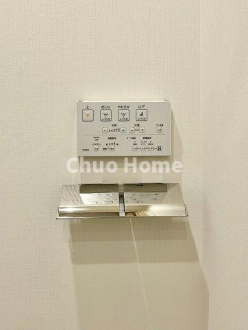 ガクエンヒルズ北千住の内装|【ウォシュレット】清潔に使いたいお手洗いには最適な設備です。もちろんウォームレットも標準装備です。