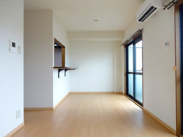 シェリール河崎２の居間・リビング