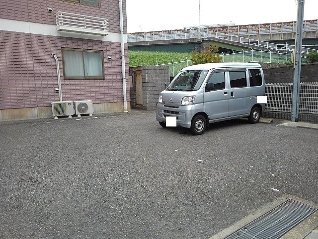 リヴ・エファートの駐車場