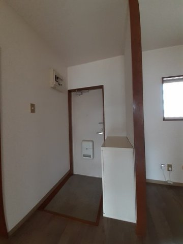 グリーンヒル小出Ｃの玄関|明るい玄関です