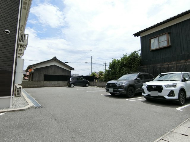 メゾン・ド・ジェルメの駐車場