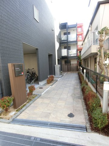 リブリ・フルール千里丘のエントランス|毎日通るエントランスはこのようになっています