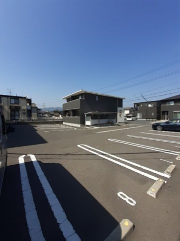 フェリーチェ　虹の駐車場