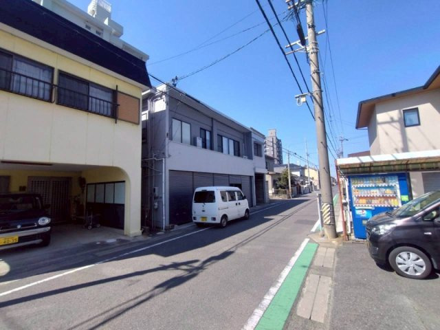 矢作町西林寺　貸店舗の駐車場