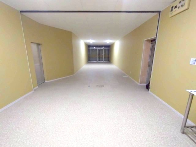 矢作町西林寺　貸店舗のロビー