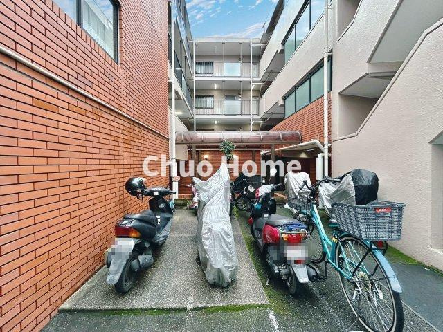 ロイヤルハイツ東綾瀬公園の駐車場|【バイク置場】最新の空き状況や費用などの詳細は担当スタッフまでお問い合わせください。