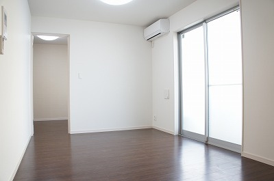 【居間・リビング】 | リブリ・西登戸駅前 | こちらのリビングで趣味の時間をお楽しみください