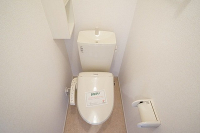 【トイレ】 | マーヴェラス葛城 | 清潔感のあるトイレです