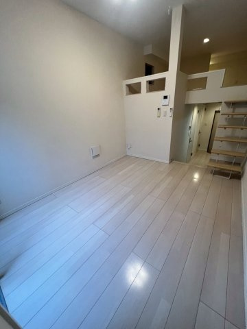 【洋室】 | Garden Walk | 使い勝手のいい洋室です