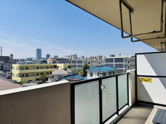 ネオハイツ八王子明神町の展望|～南向きで陽当たりの良いバルコニー　洗濯物がよく乾きそうです～