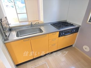 アストーレのキッチン|３口ガスコンロ・グリル付き