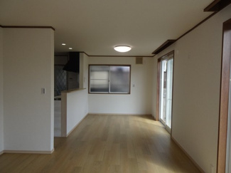 【居間・リビング】 | 川西市丸山台3丁目　中古一戸建て
