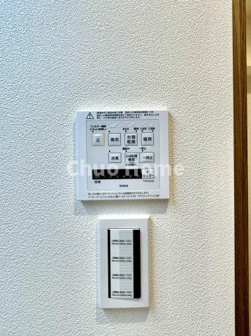 ノバ浅草の内装|【浴室乾燥機】暖房・冷風・換気・乾燥が可能です。毎日を快適に過ごせるうれしい機能が揃っています。雨の日の洗濯物も安心です。