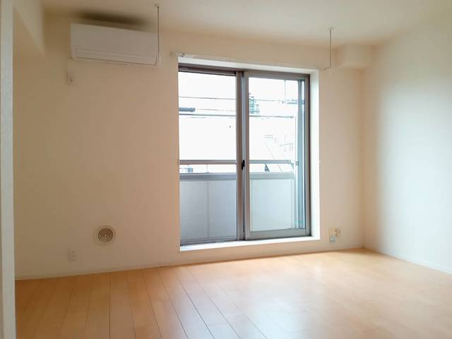 ラ・クールの居間・リビング|★明るいフローリングのお部屋です★
