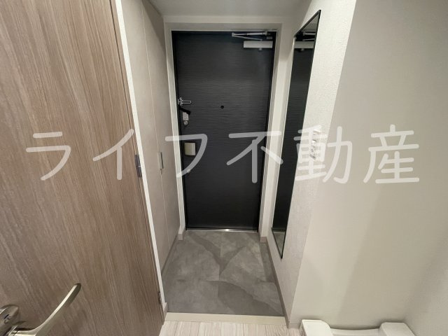 アドバンス大阪リーヴァの玄関|明るい玄関です