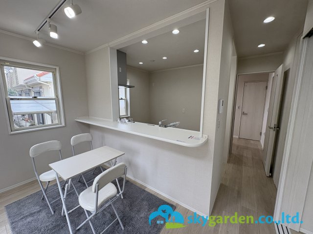 藤沢市鵠沼海岸５丁目　中古戸建　全１棟のキッチン|視界良好の対面キッチン