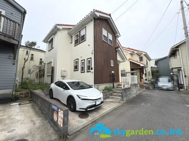藤沢市鵠沼海岸５丁目　中古戸建　全１棟の前面道路含む現地写真|前面道路含む現地写真です
