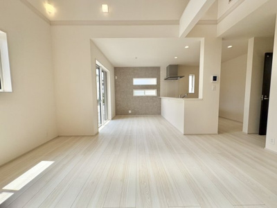 【居間・リビング】 | 秦野市鶴巻南三丁目　限定１棟　新築住宅