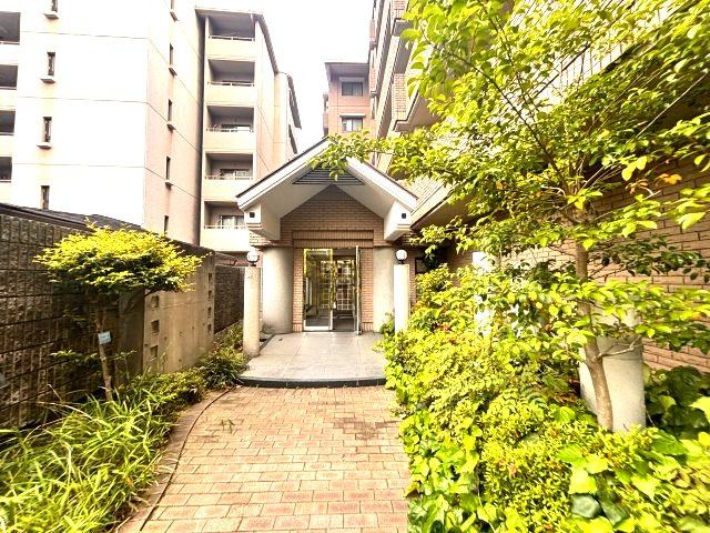 アーデンコート住吉川のエントランス