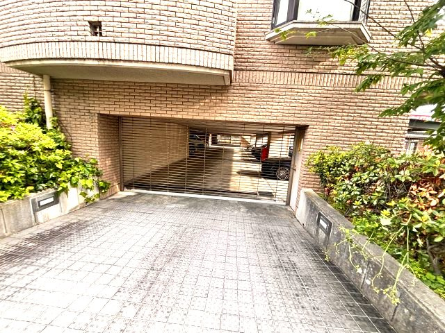 アーデンコート住吉川のエントランス