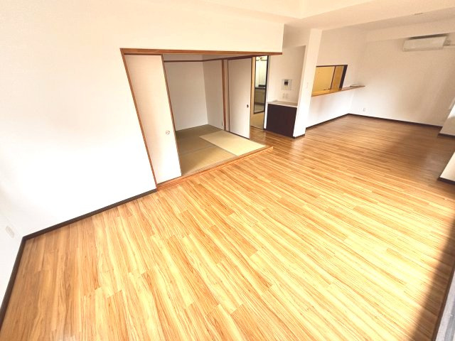 アーデンコート住吉川の居間・リビング