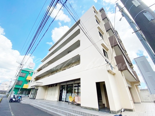 横浜市戸塚区上倉田町の賃貸マンションの外観|鉄筋コンクリートマンションで防音面も安心♪