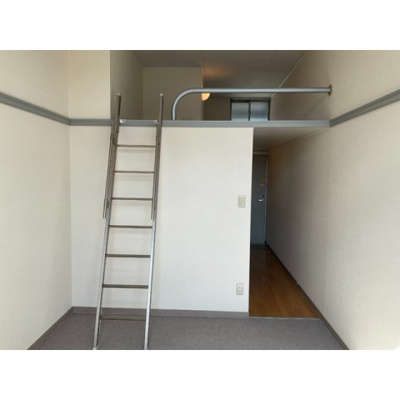 【居間・リビング】 | カーサミユキ | こちらの居間で趣味の時間をお楽しみください