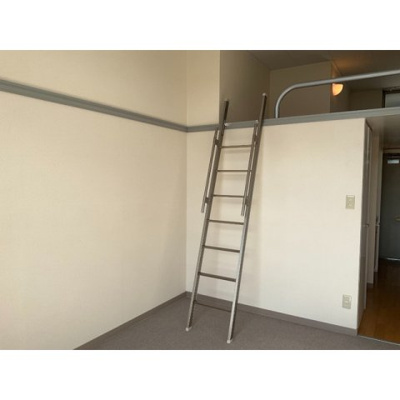 【居間・リビング】 | カーサミユキ | こちらのリビングで趣味の時間をお楽しみください