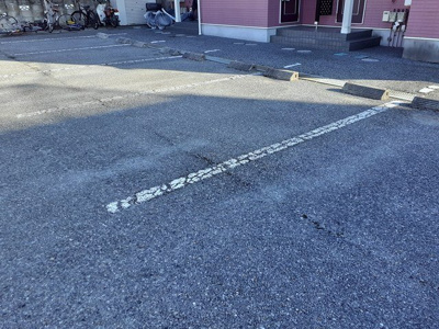 【駐車場】 | マノワール参番館 | 駐車場に車を止められます