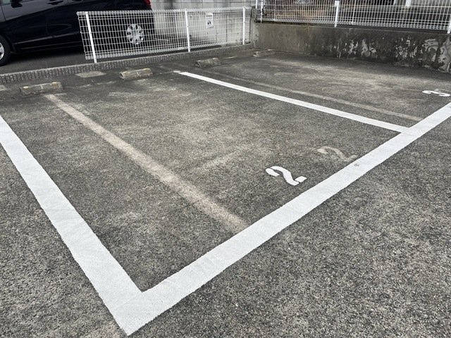 ハイムエトワ－ルの駐車場|駐車場に車を止められます