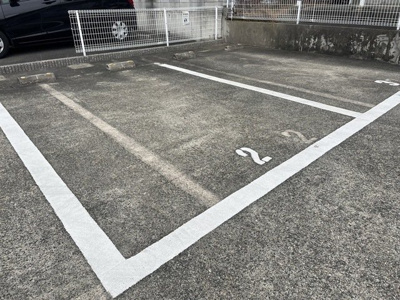 【駐車場】 | ハイムエトワ－ル | 駐車場に車を止められます