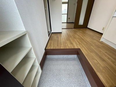 【玄関】 | ハイムエトワ－ル | 収納もある玄関です