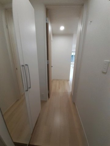 メゾンネージュⅡ番館の玄関