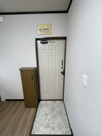 さざなみハイツの玄関