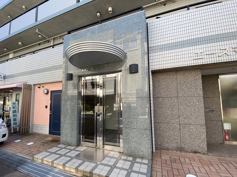 メゾン・ド・平岡２番館のエントランス